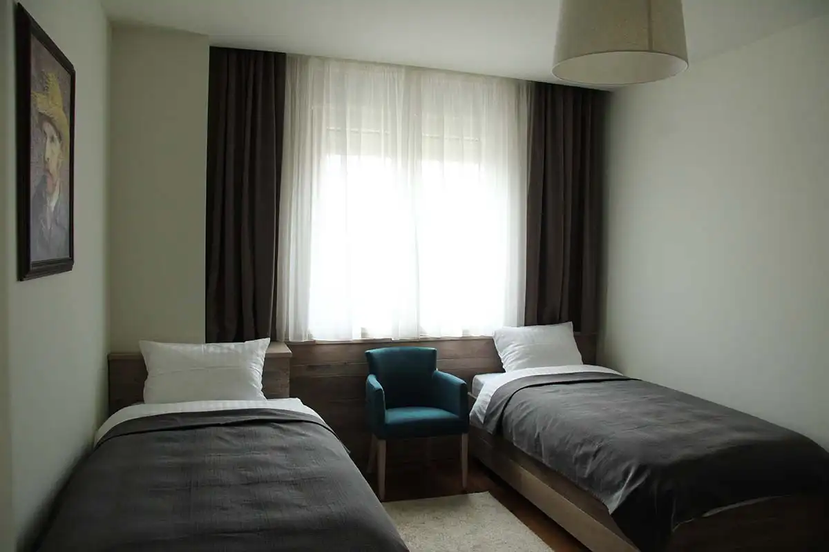 Standard room with two separate beds